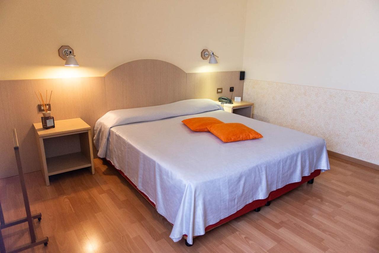 Hotel Europa Кивассо Экстерьер фото